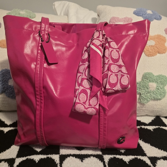 Coach Hall Tote - Picture 2 of 16